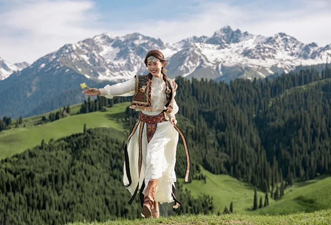 8 Days Private Tour of Urumqi - Fuyun - Buerjin - Kanas Lake - Hemu - Buerjin - Kuitun - Urumqi